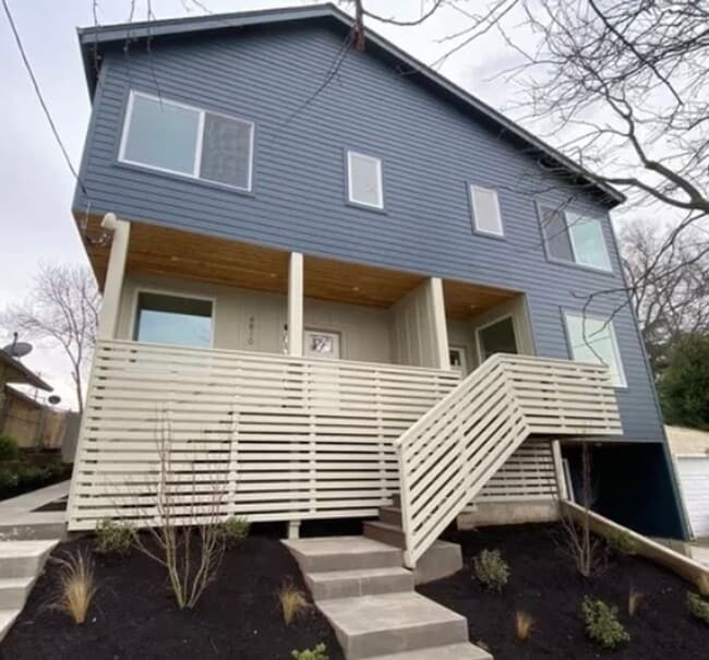 property at 4808 SE Franklin St