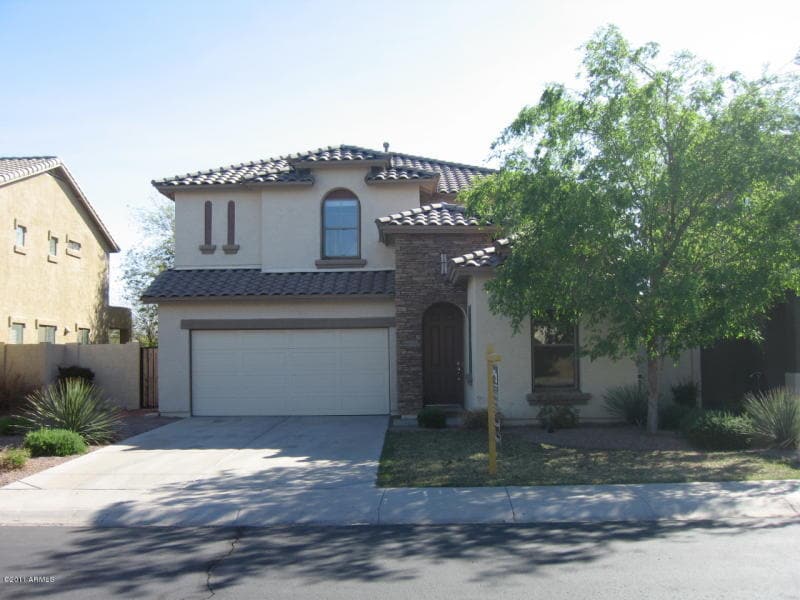 6631 S Classic Way in Gilbert, AZ - Foto de edificio