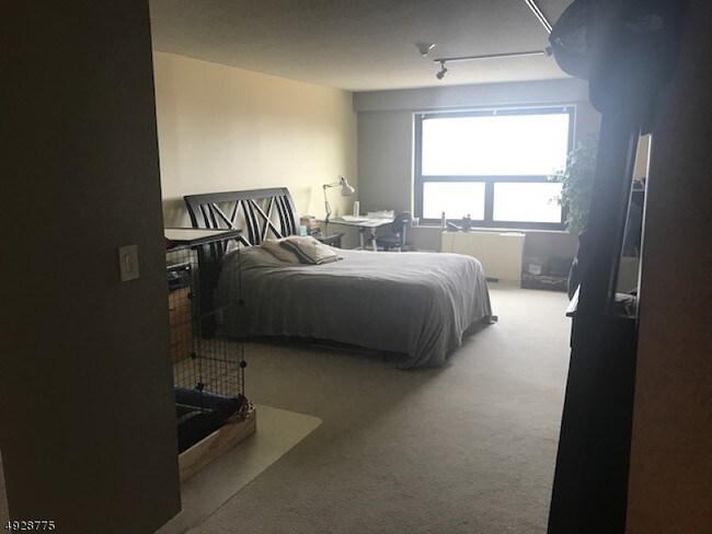 2 Claridge Dr-Unit -5FE in Verona, NJ - Building Photo - Building Photo