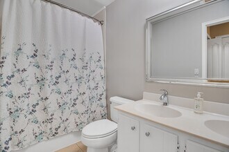 1901 Indian River Blvd in Vero Beach, FL - Building Photo - Building Photo