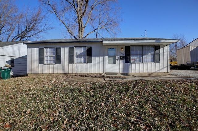 2710 E Illinois St in Urbana, IL - Building Photo - Building Photo