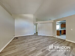 31136 Whinsenton Dr in Wesley Chapel, FL - Building Photo - Building Photo