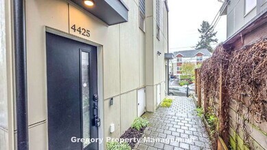 4425 Meridian Ave N in Seattle, WA - Building Photo - Building Photo