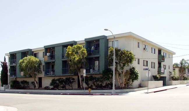 1615 S Pacific Ave in San Pedro, CA - Foto de edificio - Building Photo