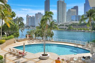 801 Brickell Key Blvd, Unit 2405 in Miami, FL - Building Photo