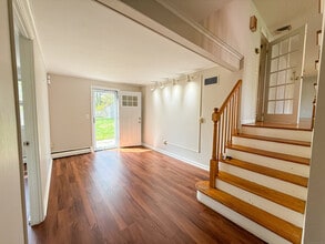 115 Fuller Dr in West Hartford, CT - Building Photo - Building Photo