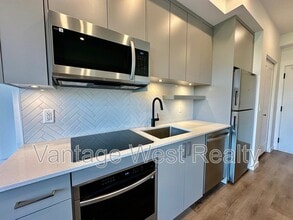 1274-1274 Devonshire Ave in Kelowna, BC - Building Photo - Building Photo