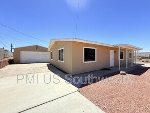 1460 Horseshoe Ln in Bullhead City, AZ - Building Photo - Building Photo