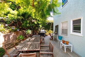 1906 Camino de la Costa, Unit B in Redondo Beach, CA - Building Photo - Building Photo
