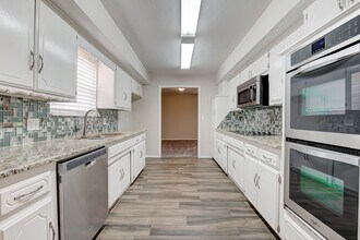 6524 Eastbourne Ln in Oklahoma City, OK - Building Photo - Building Photo