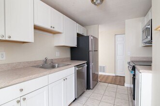 150 Elm St, Unit 1 in Braintree, MA - Foto de edificio - Building Photo