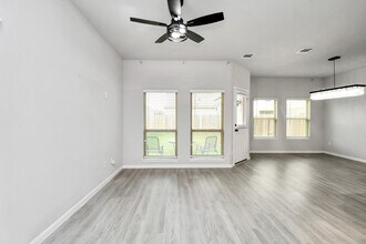 13426 Merryville Harrogate Ln in Houston, TX - Foto de edificio - Building Photo