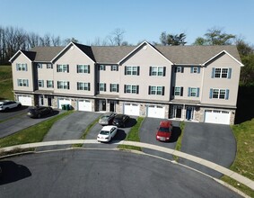 Monticello Heights Townhomes in Harrisburg, PA - Foto de edificio - Building Photo