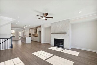 1358 Live Oak Ln in Brookhaven, GA - Building Photo - Building Photo