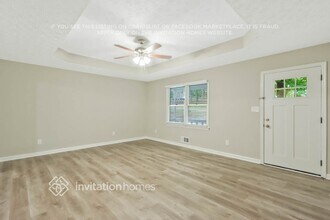 300 E Country Woods Dr in Covington, GA - Foto de edificio - Building Photo