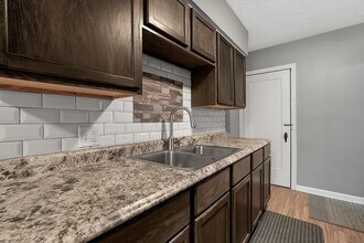 653 Rhoads Ave in Columbus, OH - Foto de edificio - Building Photo