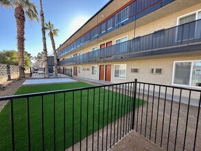 Sierra Park Apartments in Las Vegas, NV - Foto de edificio - Building Photo