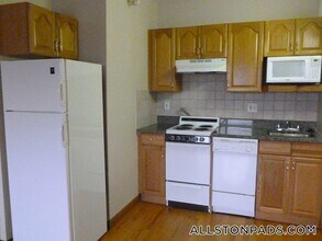 1110 Commonwealth Ave in Boston, MA - Building Photo - Building Photo