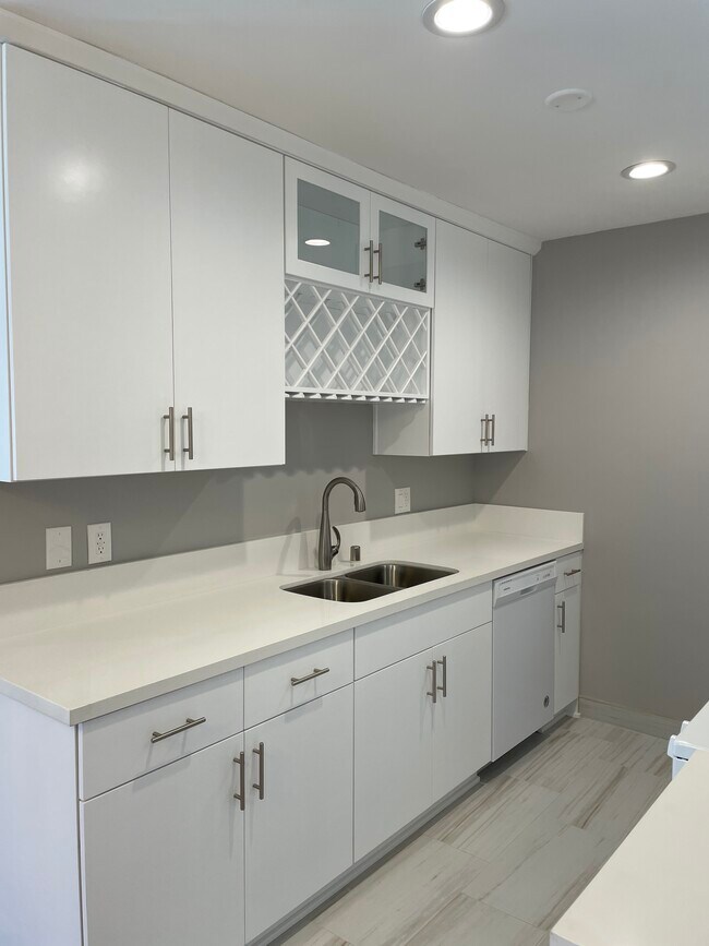 3318 S Canfield Ave in Los Angeles, CA - Building Photo - Building Photo