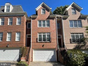 12021 Montrose Park Pl in Rockville, MD - Building Photo - Building Photo