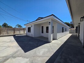 12416 Lambert Cir in Garden Grove, CA - Building Photo