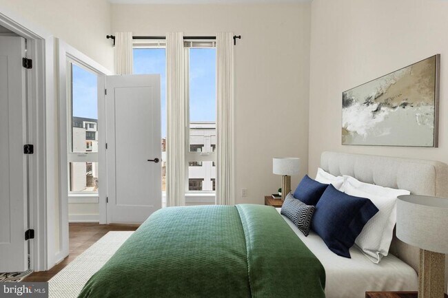 2401 Frankford Ave in Philadelphia, PA - Building Photo - Building Photo
