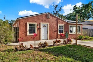 5613 19th Ave S in Gulfport, FL - Building Photo