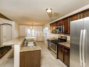 13332 S Poplar St in Glenpool, OK - Foto de edificio - Building Photo