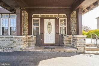 7220 Ridge Ave in Philadelphia, PA - Foto de edificio - Building Photo