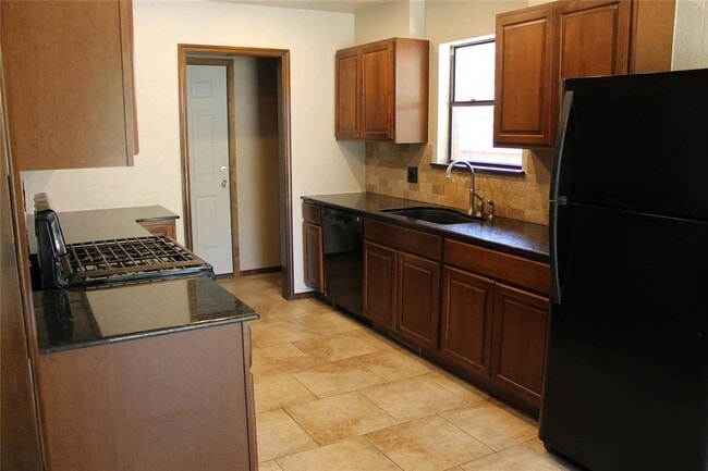 2325 Apple Way in Edmond, OK - Building Photo - Building Photo