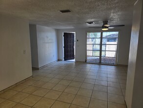 6900 Amarillo St in Port Richey, FL - Foto de edificio - Building Photo