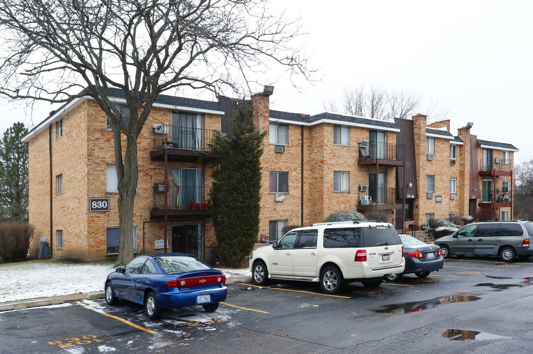 830 W College Blvd in Addison, IL - Foto de edificio
