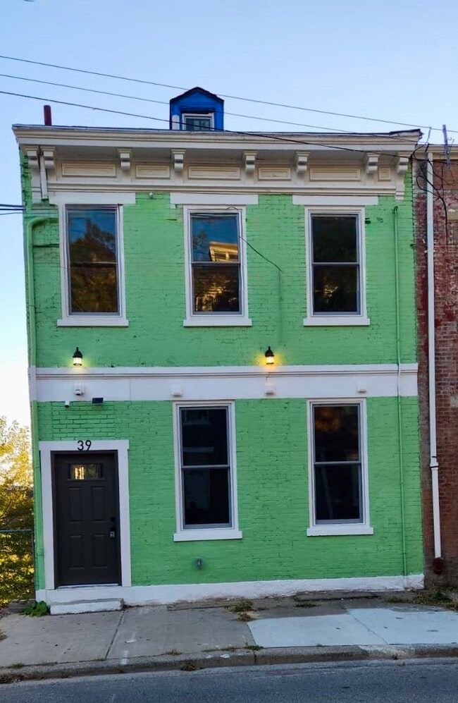 property at 39 E Clifton Ave