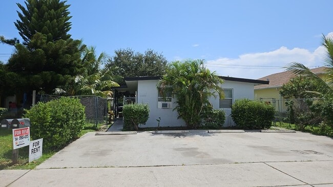 225 SW 14th Ave in Delray Beach, FL - Building Photo - Building Photo