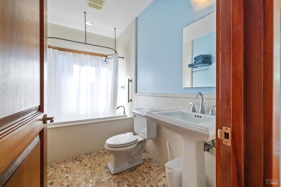 1545 N Castle Rd in Sonoma, CA - Building Photo