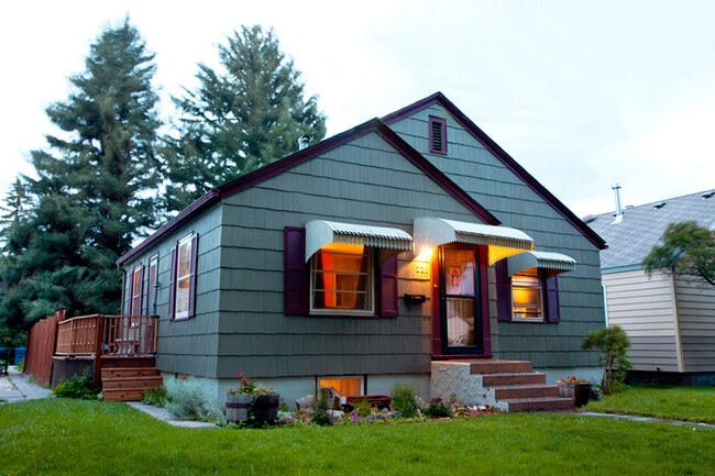 property at 221 S 11th St
