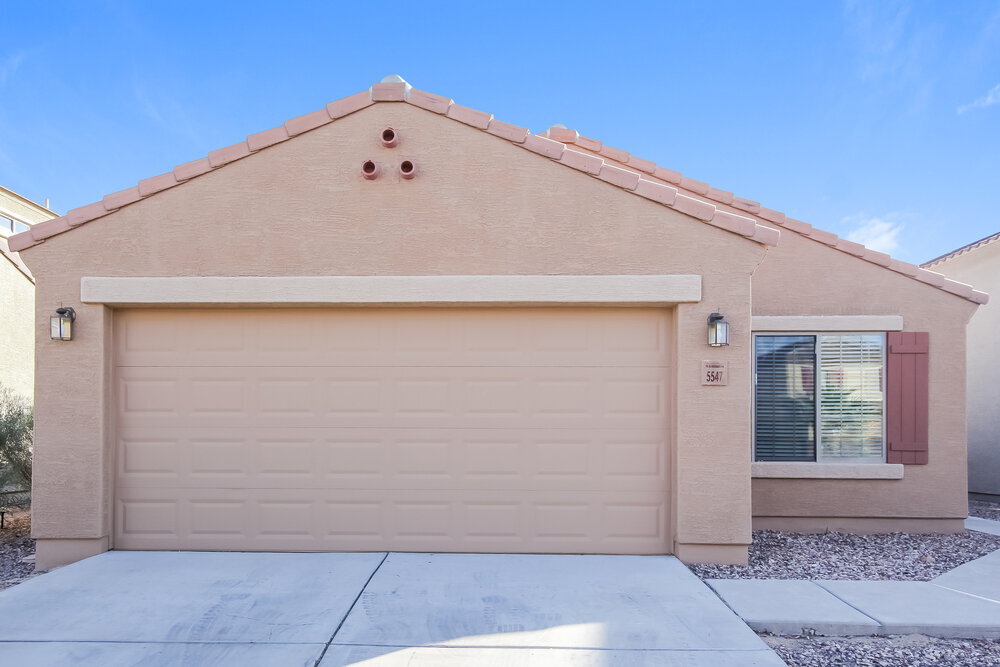 5547 S 240th Dr in Buckeye, AZ - Foto de edificio