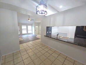 8718 Roaring Point Dr in Houston, TX - Building Photo - Building Photo