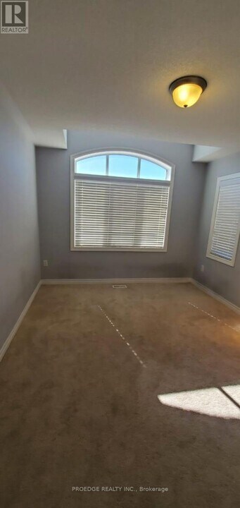103 BRIDLEWOOD Blvd in Whitby, ON - Building Photo