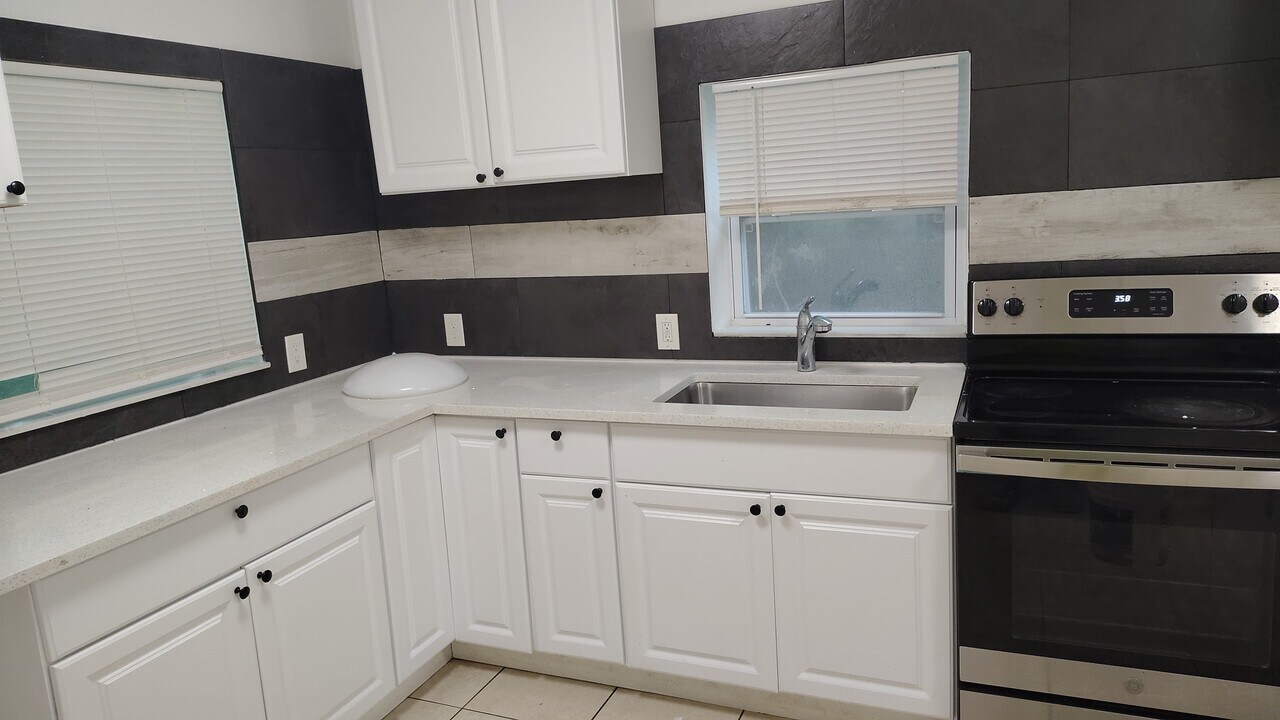 506 SW 4th St in Delray Beach, FL - Building Photo