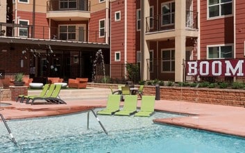 Millennium in Norman, OK - Foto de edificio - Building Photo
