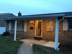 68 Lilmont Dr in Pittsburgh, PA - Building Photo