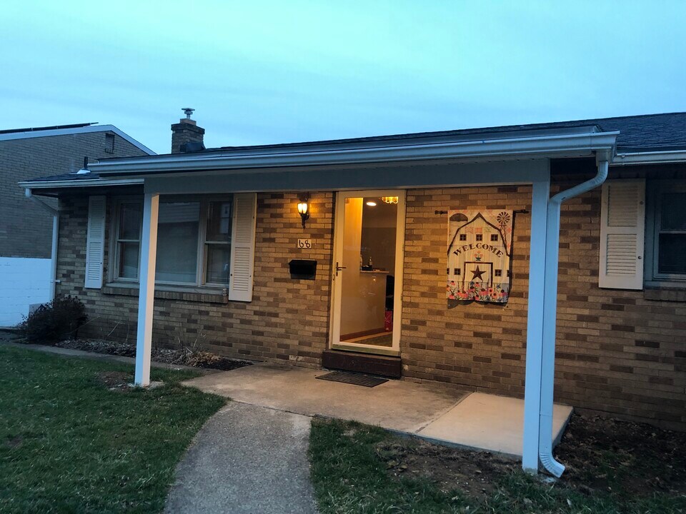 68 Lilmont Dr in Pittsburgh, PA - Building Photo