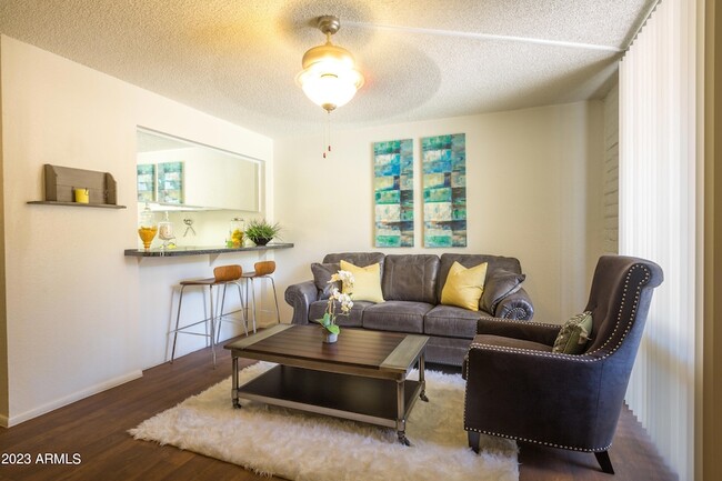5900 E Thomas Rd, Unit 1 in Scottsdale, AZ - Foto de edificio - Building Photo