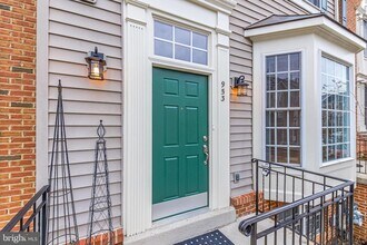 953 Harrison Cir in Alexandria, VA - Building Photo - Building Photo