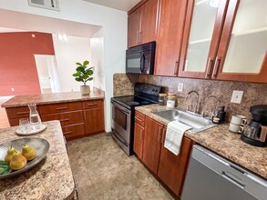 20741 NE 4th Ct, Unit 20741 NE 4 Ct #205 in Miami, FL - Foto de edificio - Building Photo