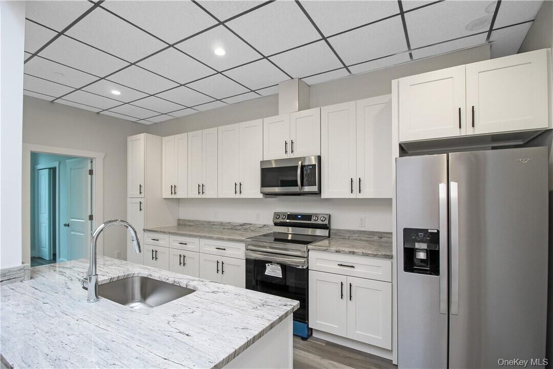 939 Central Ave in Peekskill, NY - Building Photo