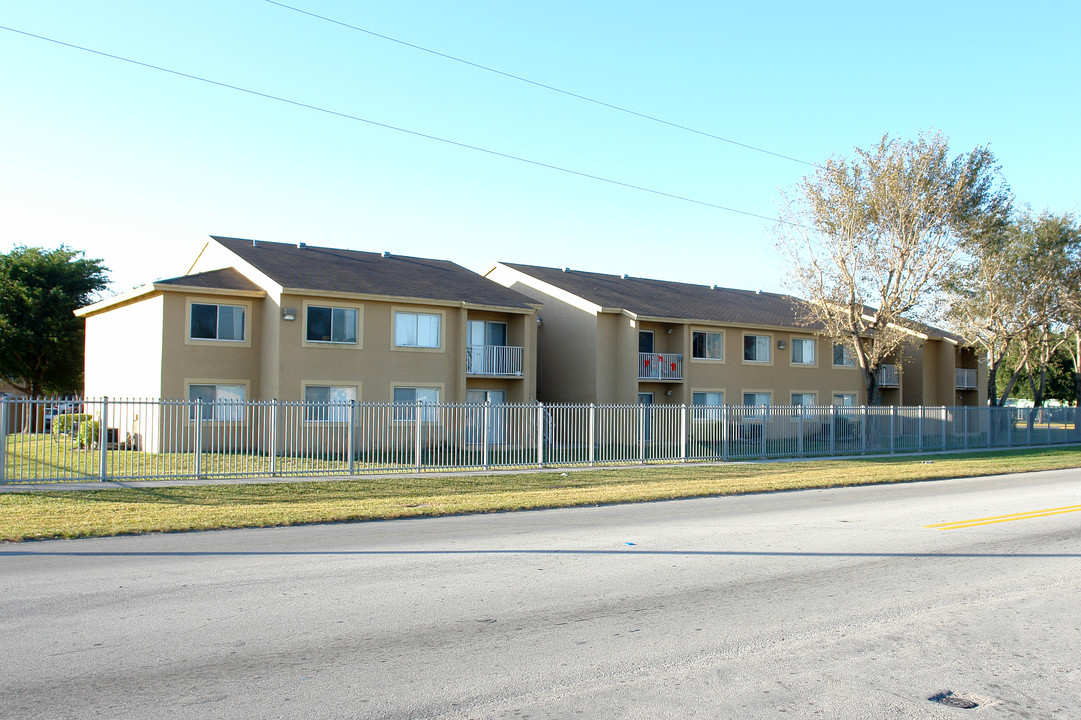 Southpoint Crossing (FL) in Homestead, FL - Building Photo