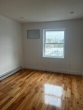 7225 Hillmeyer Ave in Queens, NY - Foto de edificio - Building Photo