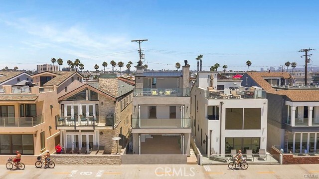 2404 W Oceanfront in Newport Beach, CA - Building Photo